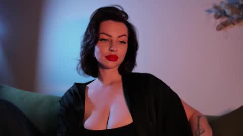   online show from 24, 10, 2025