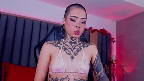 Snapshot of misstomie_ chatting on 14, 1, 2025 Tomiehelp me get to 100 thumbs up online show from 14, 1, 2025