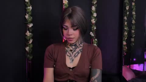 Snapshot of misstomie_ chatting on 17, 7, 2026 Tomiehelp me get to 100 thumbs up online show from 17, 7, 2026