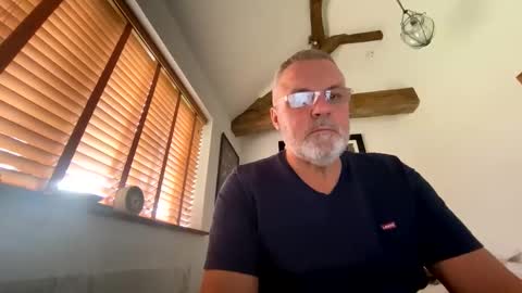 Snapshot of misterblivs chatting on 19, 11, 2025 Misterblivs online show from 19, 11, 2025