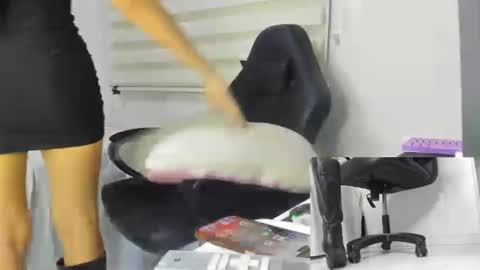 Snapshot of mistress_findom chatting on 3, 10, 2025 mistress_findom online show from 3, 10, 2025