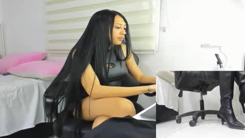 Snapshot of mistress_findom chatting on 9, 10, 2025 mistress_findom online show from 9, 10, 2025