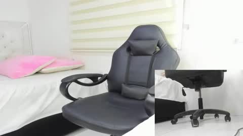 Snapshot of mistress_findom chatting on 10, 10, 2025 mistress_findom online show from 10, 10, 2025