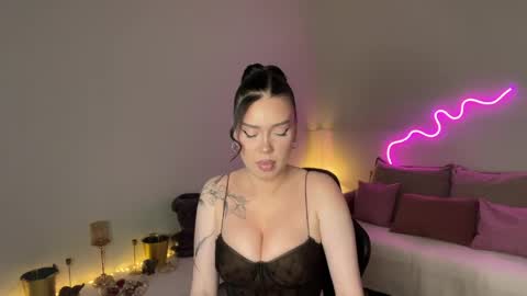 Snapshot of mistress_of_hearts chatting on 20, 5, 2026 Mia online show from 20, 5, 2026