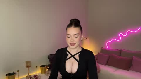 Snapshot of mistress_of_hearts chatting on 13, 6, 2026 Mia online show from 13, 6, 2026