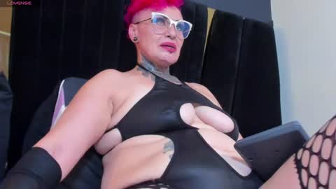 Snapshot of mistress_sandy chatting on 17, 7, 2026 Sandy Mistress online show from 17, 7, 2026