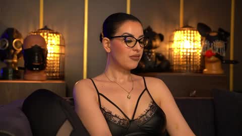 Mistress Kelly online show from 20, 4, 2026