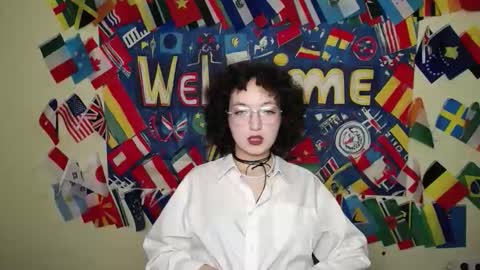 Snapshot of mistyrosee chatting on 25, 10, 2025 Aria online show from 25, 10, 2025