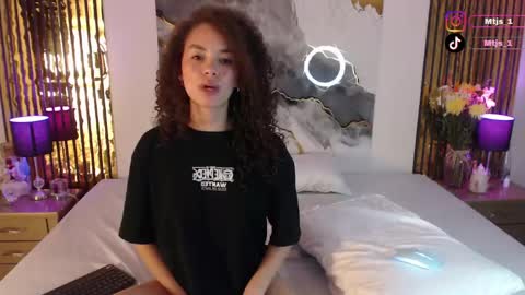Snapshot of miticabrennet chatting on 21, 4, 2026 Mtica Brennet online show from 21, 4, 2026