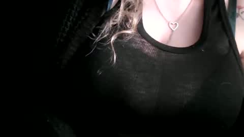 Snapshot of miztrezk chatting on 22, 12, 2025 miztrezk online show from 22, 12, 2025