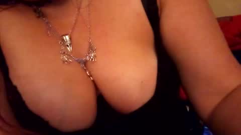 Snapshot of mkroze00027912025 chatting on 6, 6, 2026 mkroze00027912025 online show from 6, 6, 2026