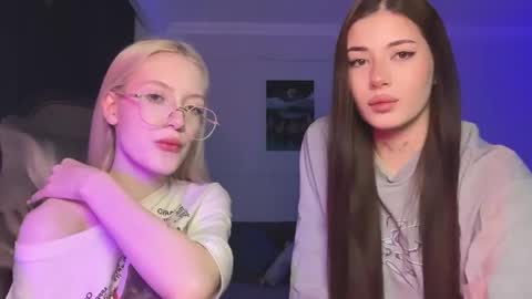 Snapshot of mmkakpoxyi22 chatting on 16, 3, 2026 alice and ray online show from 16, 3, 2026