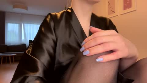 Snapshot of mmm_sweety_kitty chatting on 2, 12, 2024 mmm_sweety_kitty online show from 2, 12, 2024