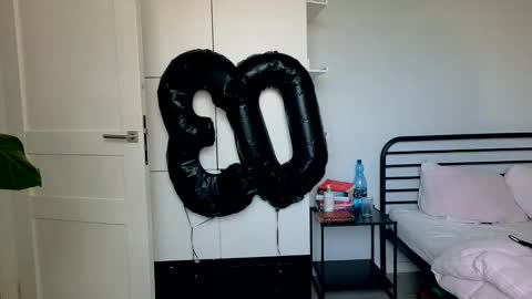 mmminnie online show from 13, 9, 2025