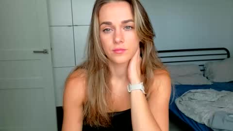 mmminnie online show from 11, 10, 2025