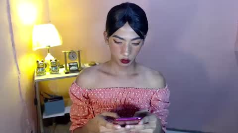 Mocha Locca  online show from 11, 1, 2025