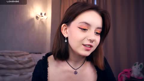 Snapshot of moiregathright chatting on 11, 10, 2025 My name is Eda online show from 11, 10, 2025