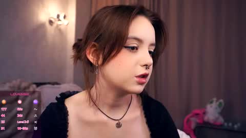 Snapshot of moiregathright chatting on 13, 10, 2025 My name is Eda online show from 13, 10, 2025