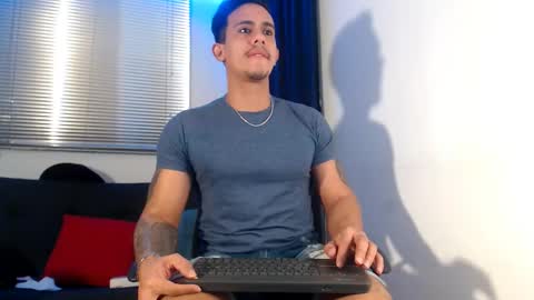 Snapshot of moises_paez chatting on 6, 1, 2025 Moises Paez online show from 6, 1, 2025