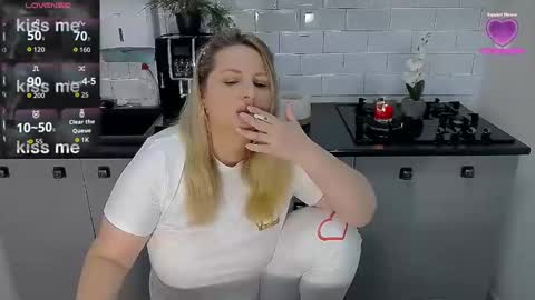 erika online show from 25, 11, 2025