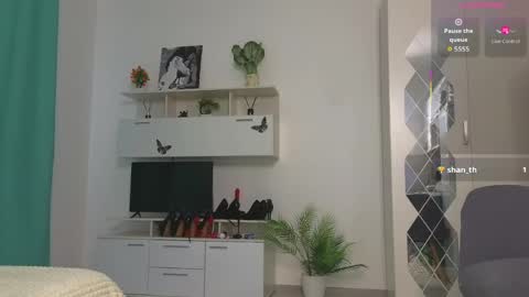 molliblum online show from 3, 6, 2026