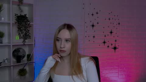 Snapshot of molly_lesser chatting on 21, 12, 2025 molly_lesser online show from 21, 12, 2025