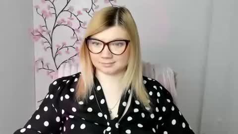 Snapshot of molly_moree chatting on 26, 4, 2026 Molly online show from 26, 4, 2026