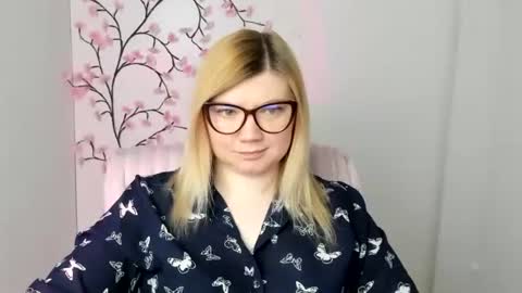 Snapshot of molly_moree chatting on 28, 4, 2026 Molly online show from 28, 4, 2026