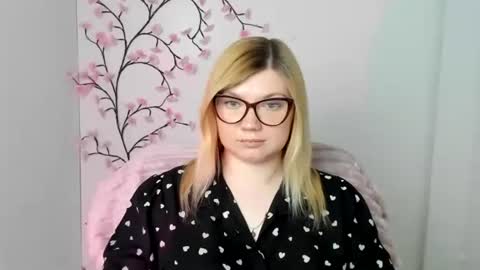 Snapshot of molly_moree chatting on 11, 5, 2026 Molly online show from 11, 5, 2026