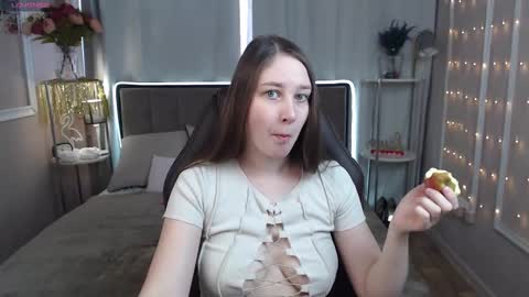 Snapshot of molly_moretti chatting on 10, 3, 2025   check my bio online show from 10, 3, 2025