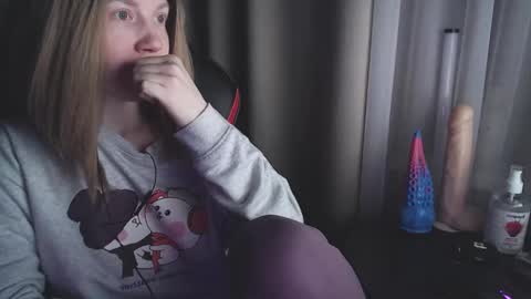 I have new photos come and see with love Molly online show from 4, 3, 2025