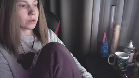 I have new photos come and see with love Molly online show from 8, 3, 2025