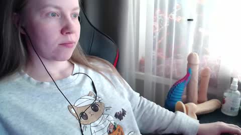 I have new photos come and see with love Molly online show from 10, 3, 2026