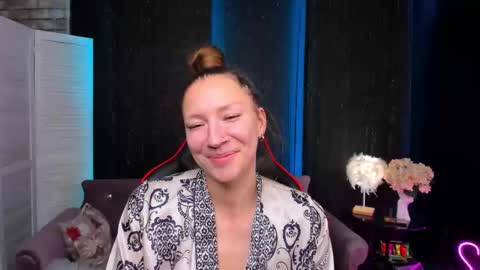 hi im Molly heregreat boobs big heart  warm pussy  online show from 4, 12, 2025