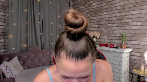 hi im Molly heregreat boobs big heart  warm pussy  online show from 15, 4, 2026