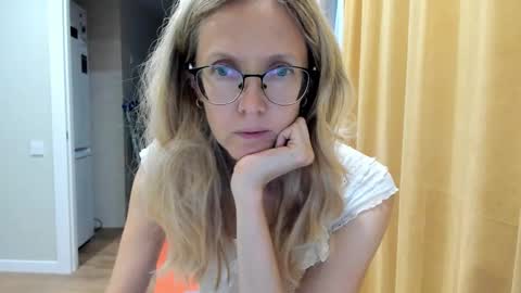 AngelMomm online show from 9, 10, 2025