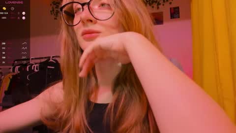 mollytucker online show from 30, 11, 2025