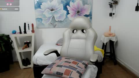 Snapshot of mom_17 chatting on 2, 2, 2025 Celeste online show from 2, 2, 2025