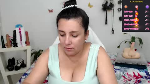 Snapshot of mom_17 chatting on 13, 9, 2025 Celeste online show from 13, 9, 2025
