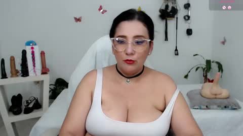 Snapshot of mom_17 chatting on 18, 9, 2025 Celeste online show from 18, 9, 2025