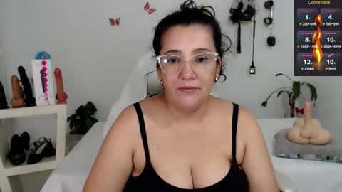 Snapshot of mom_17 chatting on 29, 9, 2025 Celeste online show from 29, 9, 2025