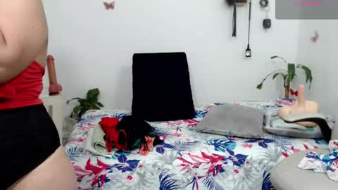 Snapshot of mom_17 chatting on 2, 10, 2025 Celeste online show from 2, 10, 2025