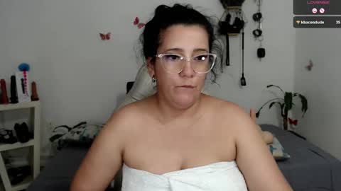 Snapshot of mom_17 chatting on 8, 10, 2025 Celeste online show from 8, 10, 2025