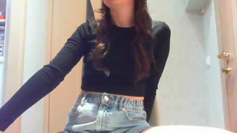 Snapshot of momentbeforedown chatting on 1, 12, 2024 Hailey online show from 1, 12, 2024