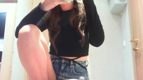 Snapshot of momentbeforedown chatting on 15, 11, 2025 Hailey online show from 15, 11, 2025