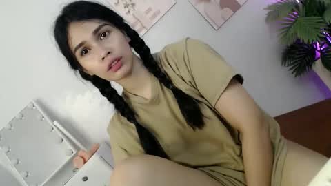 Snapshot of momi_khem019 chatting on 26, 5, 2026 MOMIKHEM online show from 26, 5, 2026