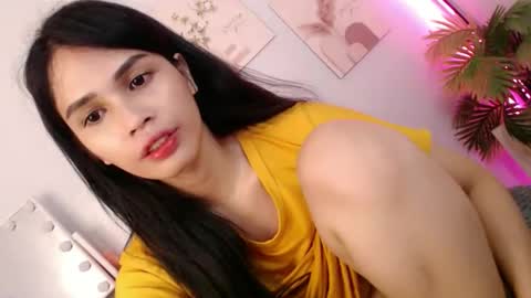 Snapshot of momi_khem019 chatting on 29, 5, 2026 MOMIKHEM online show from 29, 5, 2026