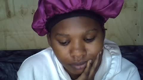 Snapshot of momsdoll chatting on 19, 7, 2026 momsdoll online show from 19, 7, 2026