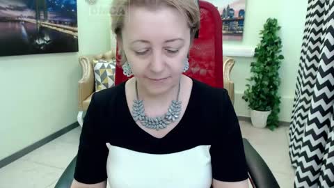 Mona online show from 15, 4, 2026