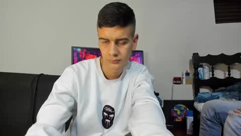 Snapshot of monarquia_ chatting on 8, 12, 2024 nicolas online show from 8, 12, 2024